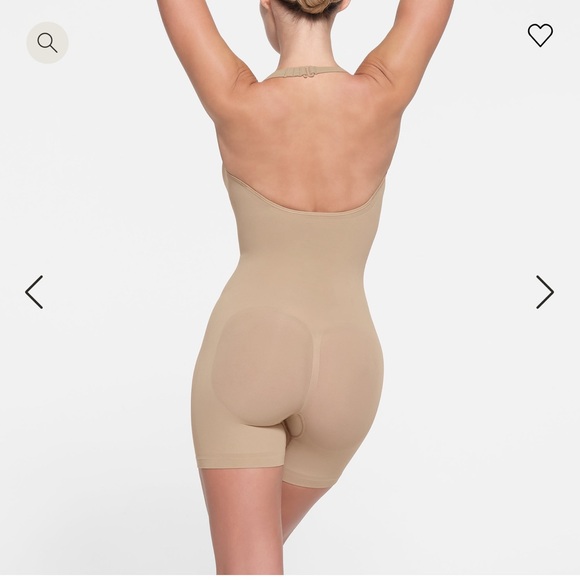 SKIMS Plunge Bodysuit - Picture 3 of 6